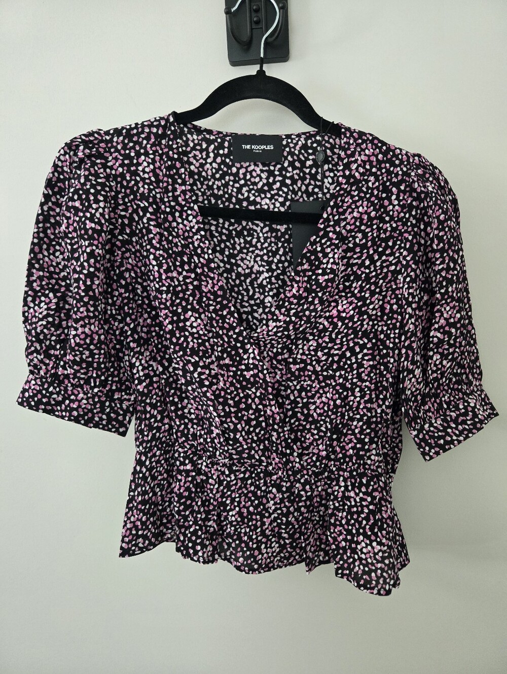 NWT The Kooples Black Pink & White Dot Petal Print V-Neck Peplum Blouse Size 0